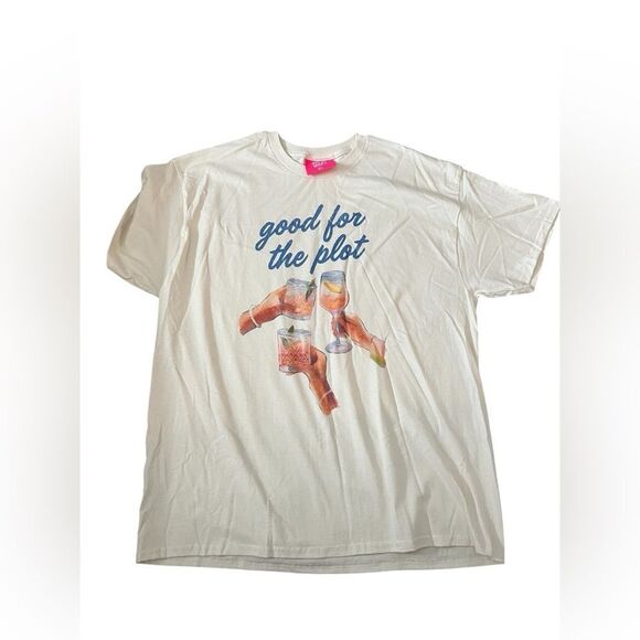 super mrkt Tops - SUPER MRKT. Oversized Graphic Tshirt